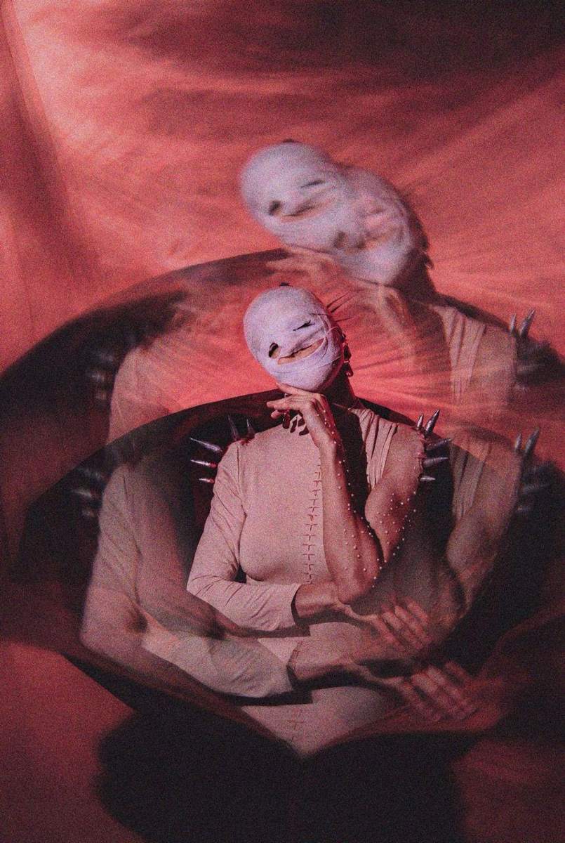 HAMBRE — III. La cirujana